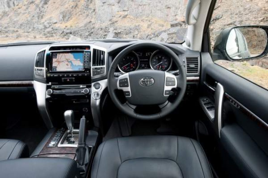 Land Cruiser V8 (2015)