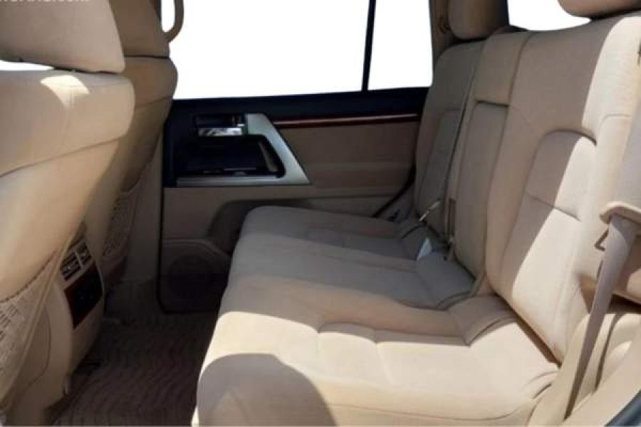 Land Cruiser V8 (2015)