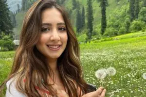 Komal Aziz Khan  (Pakistani Actress)