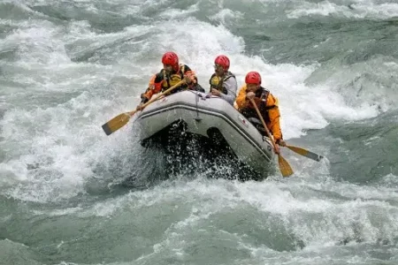 Thrilling Rapids: Hunza River Rafting Adventure